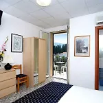 Delle Mimose فندق