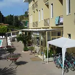 Delle Mimose فندق دْيانو مارينا