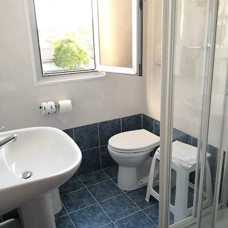 德尔米莫斯酒店