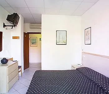 德尔米莫斯酒店